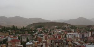 Oltu dağlarını kuraklık tozu sardı