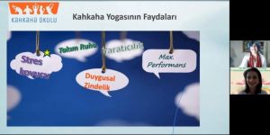 Hemşireler kahkaha yogasında