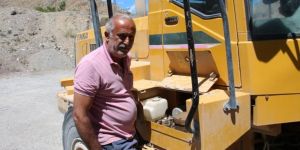 Beton santraline ait kepçe, kuşların yuvası oldu