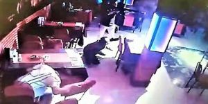 Eğlenmek için gittiği gazinoda kız arkadaşını görünce dehşet saçtı