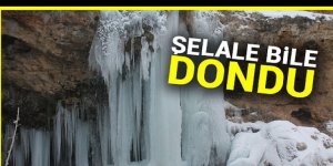 Erzurum'da Buzdan şelale büyülüyor