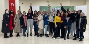 Üniversiteli gençlerin masa tenisinde yarıştı