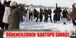 Kız öğrencilerin kartopu savaşı