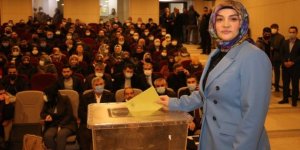 Türkiye’nin ikinci kadın başkanı güven tazeledi