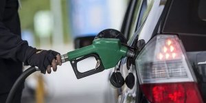 Benzin ve motorine yapılan son zam iptal edildi