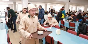 Atatürk Üniversitesi yemekhanesinde öğünün adı asker menüsü