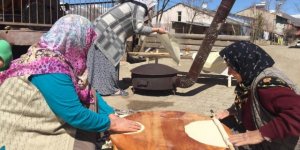 Oltu’da kadınların Ramazan yufkası mesaisi