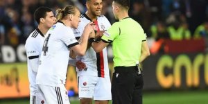 Trabzonspor-Beşiktaş maçında kural hatası mı yapıldı?