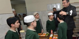 Vali Memiş genç hafızlarla iftarda buluştu