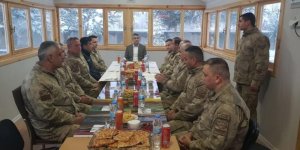 Şenkaya'da Jandarmadan iftar yemeği