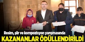Resim, şiir ve kompozisyon yarışmalarının kazananları ödüllerini Altınok'tan aldı