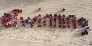 Bu proje sosyal medya bağımlılığına dikkat çekiyor