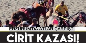 Erzurum'da Cirit müsabakasında atlar çarpıştı