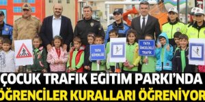 Çocuklar trafik kurallarını eğitim parkında uygulayarak öğreniyor
