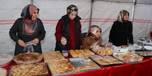 Camii İnşaatı için gönüllü bayanlar hayır çarşısı kurdular