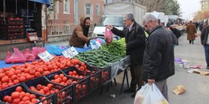 Erzurumlu vatandaşlar halk pazarlarında yoğunluk oluşturuyor