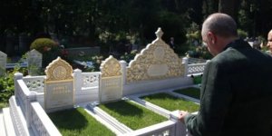 Emekli askerler Erdoğan'ın annesinin mezarına bu mektubu bıraktı