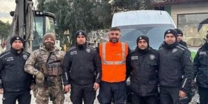 Deprem enkazında 4 milyon dolar buldu