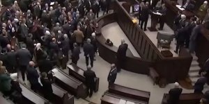 Grup toplantısı sonrası kameralar kayıttaydı...