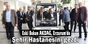 Sağlık Eski Bakanı Akdağ;  AK Parti'den önce hasta yakınları karton mukavvada yatıyordu
