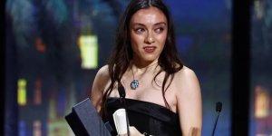 Merve Dizdar, Cannes Film Festivali'nde 'en iyi kadın oyuncu' ödülünü aldı!