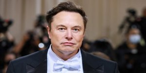 Elon Musk, Mark Zuckerberg'e küfür etti