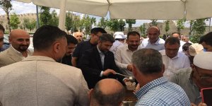 AK Parti Erzurum teşkilatı aşure dağıttı