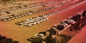 Yüzlerce sıfır aracı tırlarla getirip, neredeyse bütün ilçeyi dolandırdılar!