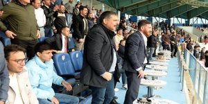 Vali Çiftçi, Dadaşları tribünden destekledi