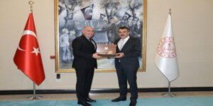 ETSO BAŞKANI ÖZAKALIN, BAKAN TEKİN’LE GÖRÜŞTÜ