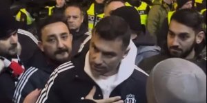 Beşiktaşlı taraftarlar, takımlarının oteline gitti!