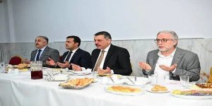 Erzurum Valisi Çiftçi öğrencilerle iftar yaptı