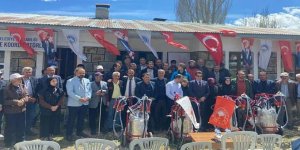 İspir'de çiftçilere süt sağım makinesi dağıtıldı