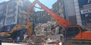 Cumhuriyet Caddesi'nde yıkım başladı