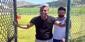 Erzurumspor FK: Yol verin, Eren geçiyor!
