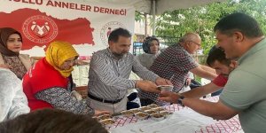 Başkan Mahmut Uçar aşure dağıttı