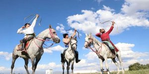 Erzurum'da ki Çocukların atlı okçuluk başarısı