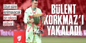 Finalin hemen ardından peş peşe Muslera paylaşımı! "Bir yıl daha kal"