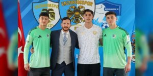 Erzurumspor, üç genç yıldızı ile profesyonel sözleşme imzaladı