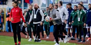 Maç boyunca yerinde durmadı!