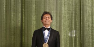 Dünyaca Ünlü Yazar Akif Manaf 2025 Yılı International Peace Prize Ödülü’nü Aldı