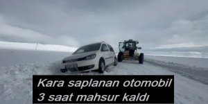 Erzurum'da Kara saplanan otomobil 3 saat mahsur kaldı