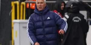 Şampiyonluğa oynarken kendi sahasında düşmemeye oynayan takıma yenilince istifayı bastı