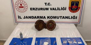 Altın işlemeli Tevrat yakalandı