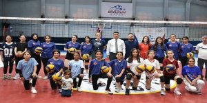 Erzurum'da Voleybolculara Moral Ziyareti