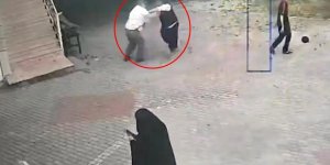 İmam ve müezzin cami kapısında tekme tokat kavga etti
