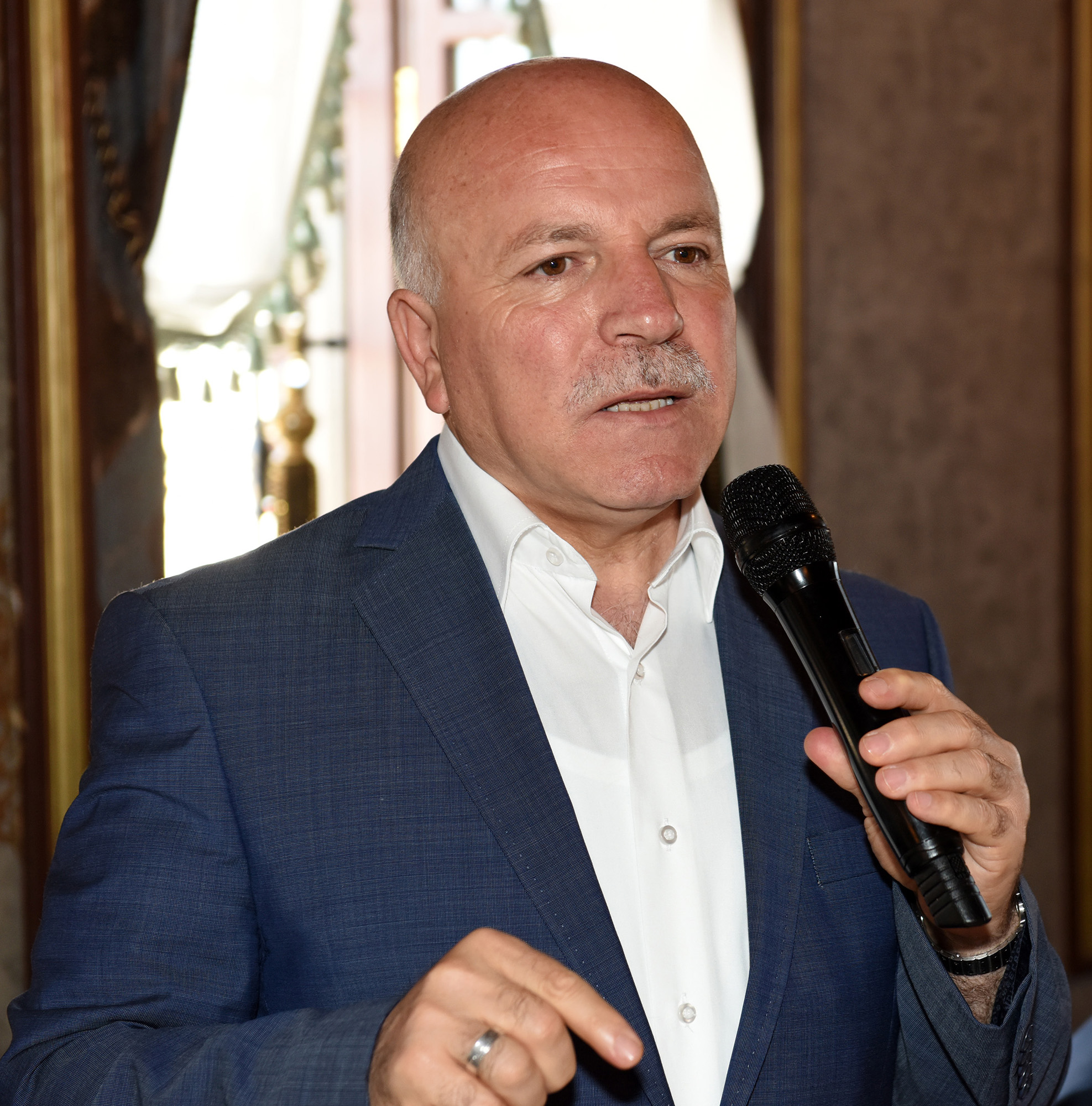 2-erzurum-buyuksehir-belediye-baskani-mehmet-sekmen.jpg