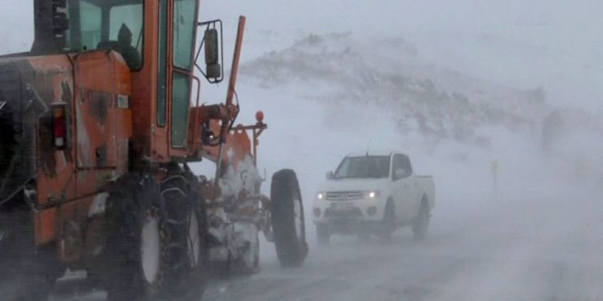 Ardahan'da araçlar mahsur kaldı